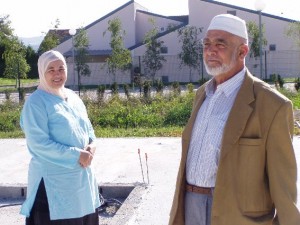 Ahmed DAHMANI et son épouse en 2007, à l'emplacement de la future mosquée de Planoise. 