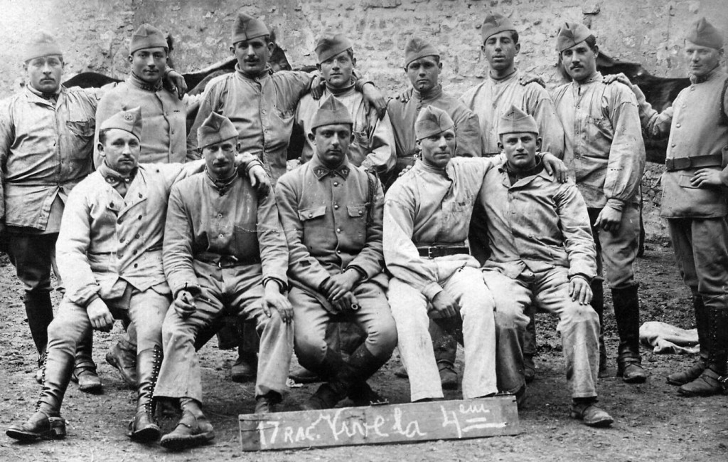 Lucien en 1919 (au centre avec les galons de brigadier) au 17e Régiment d’Artillerie de Campagne